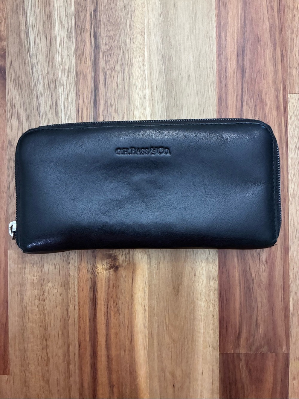 G.H. Bass & Co. Women’s Leather Black Zip Around Long Wallet